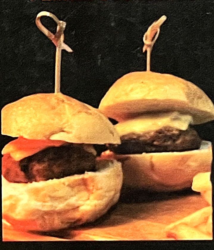 mini burgers e mini lanche de pernil